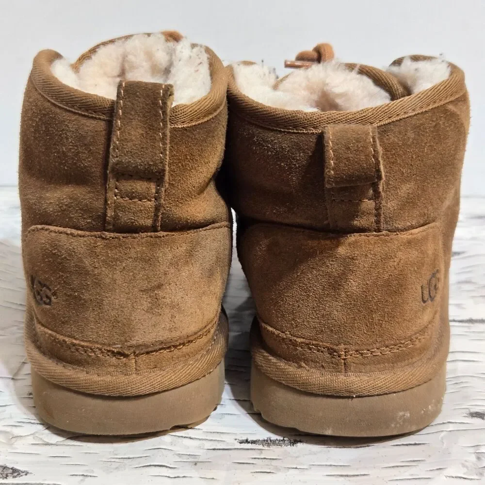 UGG Neumel II Kids Size US 3 / 35 Chestnut Suede Chukka Boots‎ Lace-Up 1017320K